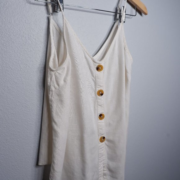 Hayden Sleeveless Linen Button Down - Picture 5 of 8